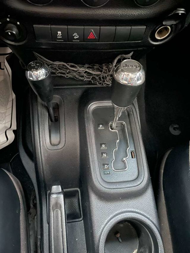 2014 Jeep Wrangler Unlimited 4WD 4dr Sport - 22980739 - 8