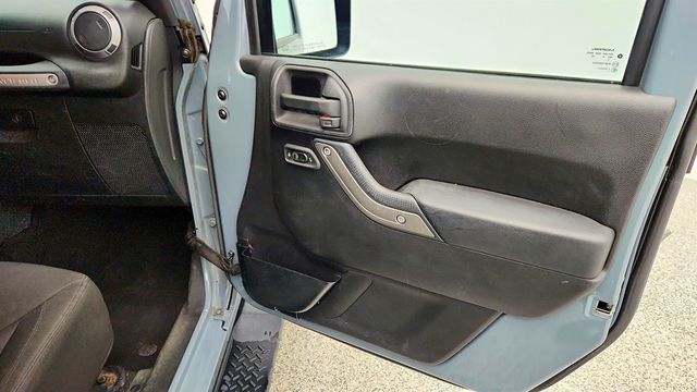 2014 Jeep Wrangler Unlimited 4WD 4dr Sport - 23018147 - 23