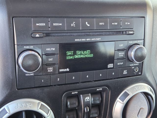 2014 Jeep Wrangler Unlimited 4WD 4dr Sport Freedom Edition - 22940643 - 17