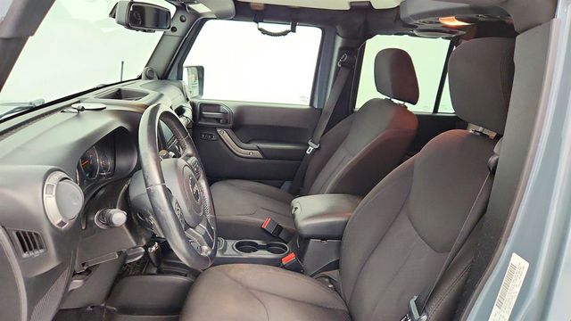 2014 Jeep Wrangler Unlimited 4WD 4dr Sport w/ Hard Top, Uconnect 430 & Connectivity Group - 23018147 - 17