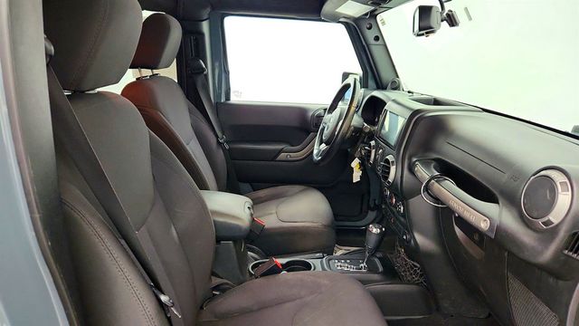 2014 Jeep Wrangler Unlimited 4WD 4dr Sport w/ Hard Top, Uconnect 430 & Connectivity Group - 23018147 - 21
