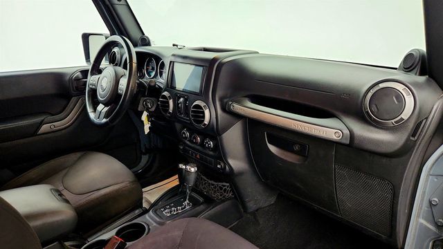 2014 Jeep Wrangler Unlimited 4WD 4dr Sport w/ Hard Top, Uconnect 430 & Connectivity Group - 23018147 - 22