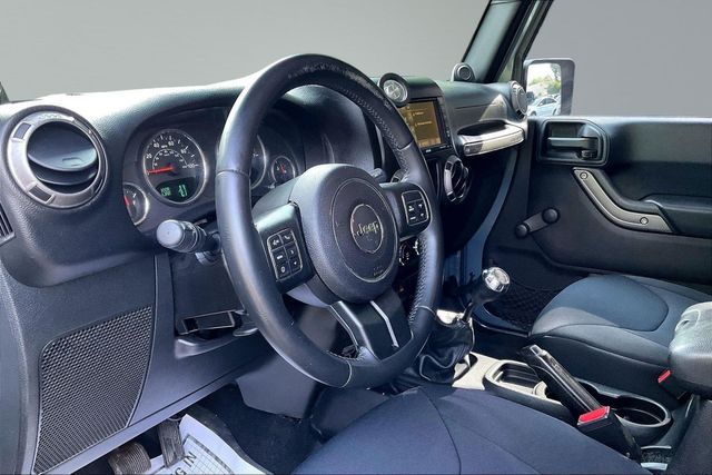 2014 Jeep Wrangler Unlimited 4WD 4dr Willys Wheeler - 23038241 - 10