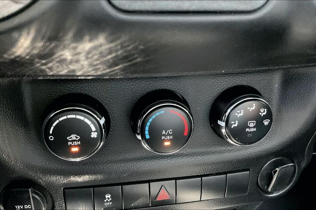 2014 Jeep Wrangler Unlimited 4WD 4dr Willys Wheeler - 23038241 - 26