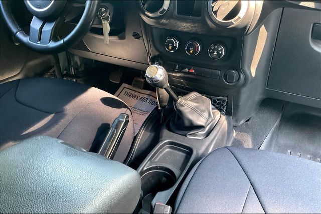 2014 Jeep Wrangler Unlimited 4WD 4dr Willys Wheeler - 23038241 - 28