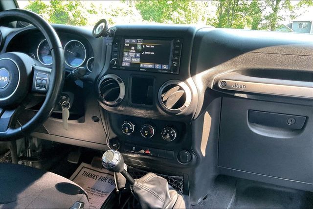 2014 Jeep Wrangler Unlimited 4WD 4dr Willys Wheeler - 23038241 - 29