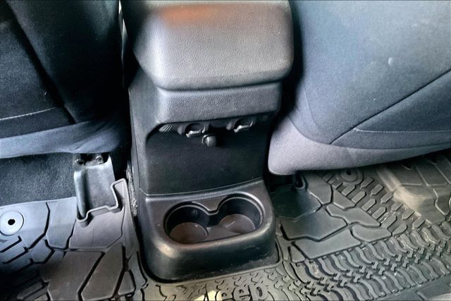 2014 Jeep Wrangler Unlimited 4WD 4dr Willys Wheeler - 23038241 - 33