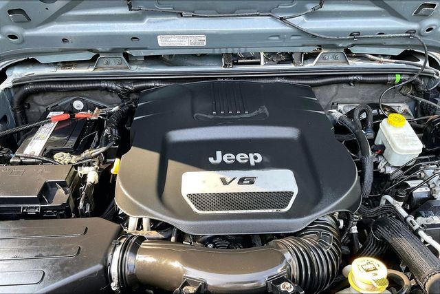 2014 Jeep Wrangler Unlimited 4WD 4dr Willys Wheeler - 23038241 - 36