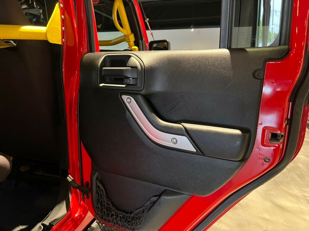 2014 Jeep Wrangler Unlimited Rubicon/6SpeedManual/FoxShocks/CorbeauSeats/RollCage/XRC Winch - 22840607 - 31