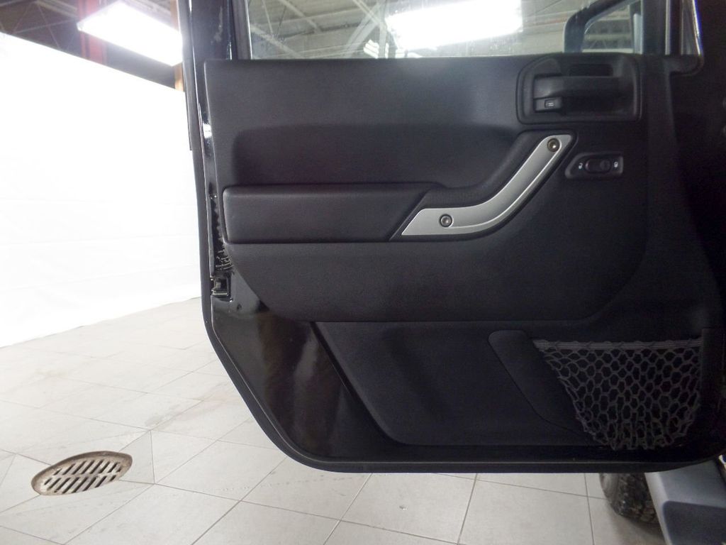 2014 Jeep Wrangler Unlimited SAHARA 4X4 - 22243594 - 14