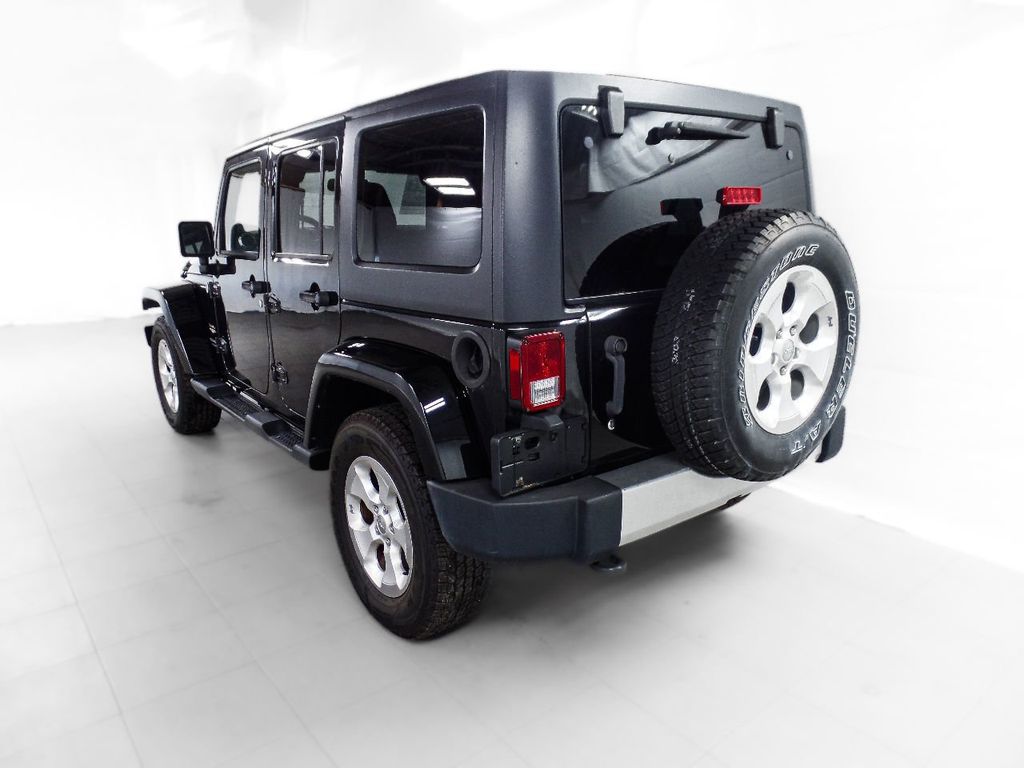 2014 Jeep Wrangler Unlimited SAHARA 4X4 - 22243594 - 3