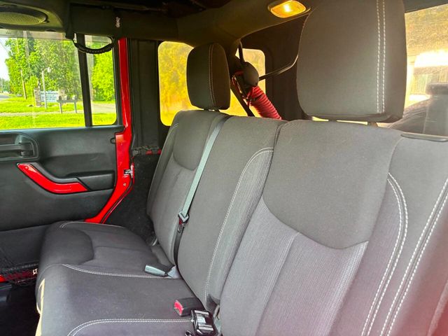 2014 Jeep Wrangler Unlimited Sahara 4x4 4dr SUV - 22864122 - 17