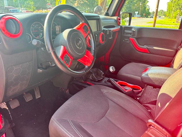 2014 Jeep Wrangler Unlimited Sahara 4x4 4dr SUV - 22864122 - 19