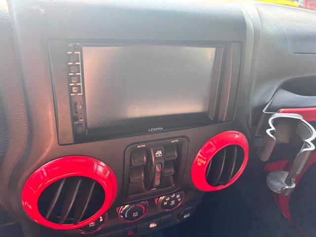 2014 Jeep Wrangler Unlimited Sahara 4x4 4dr SUV - 22864122 - 25