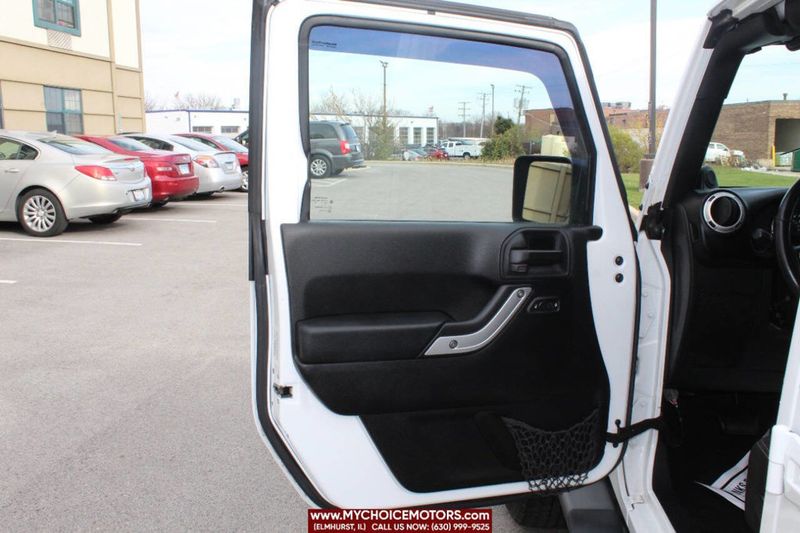 2014 Jeep Wrangler Unlimited Sahara 4x4 4dr SUV - 22665953 - 10