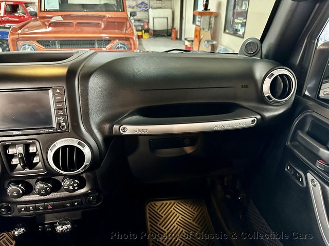 2014 Jeep Wrangler Unlimited Sahara Edition - 23068387 - 16