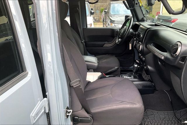 2014 Jeep Wrangler Unlimited Sport - 23061410 - 11