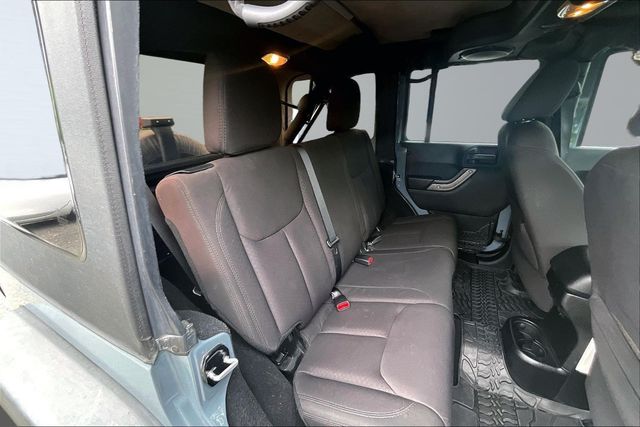 2014 Jeep Wrangler Unlimited Sport - 23061410 - 13