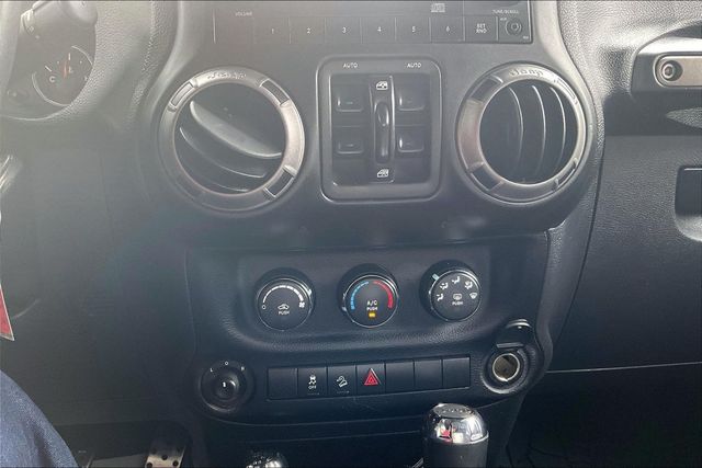 2014 Jeep Wrangler Unlimited Sport - 23061410 - 24