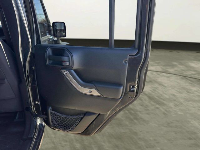 2014 Jeep Wrangler Unlimited Sport 4x4 4dr SUV - 22975300 - 16