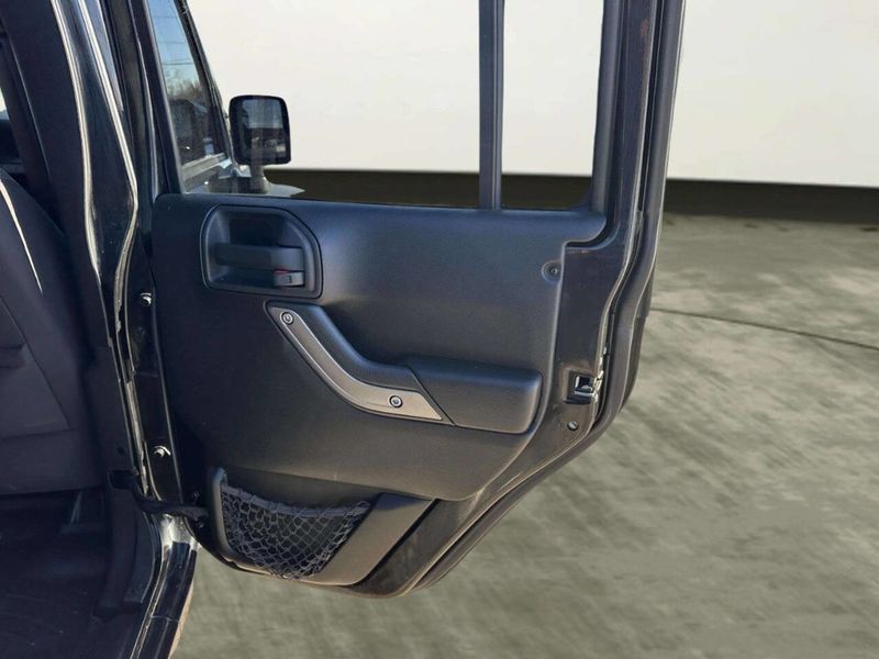 2014 Jeep Wrangler Unlimited Sport 4x4 4dr SUV - 22975300 - 16