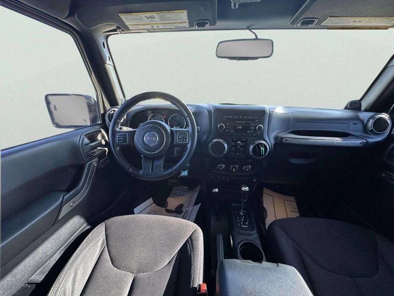 2014 Jeep Wrangler Unlimited Sport 4x4 4dr SUV - 22975300 - 17