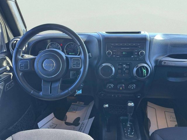 2014 Jeep Wrangler Unlimited Sport 4x4 4dr SUV - 22975300 - 18