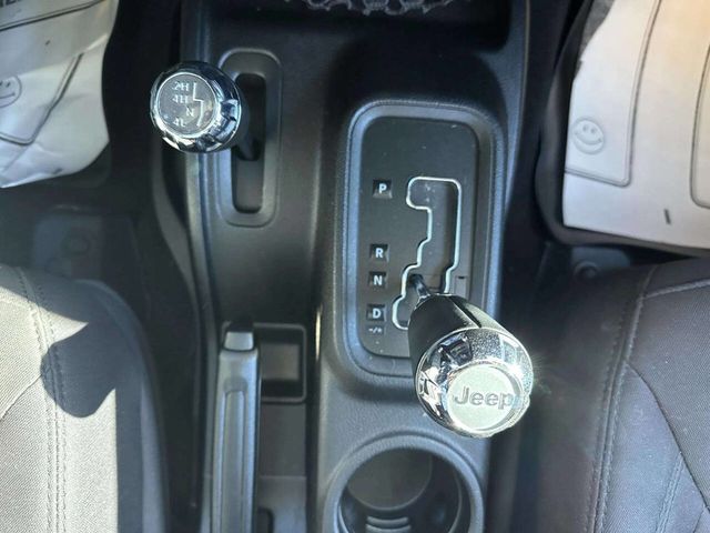 2014 Jeep Wrangler Unlimited Sport 4x4 4dr SUV - 22975300 - 28