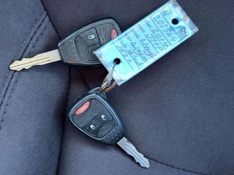 2014 Jeep Wrangler Unlimited Sport 4x4 4dr SUV - 22975300 - 31