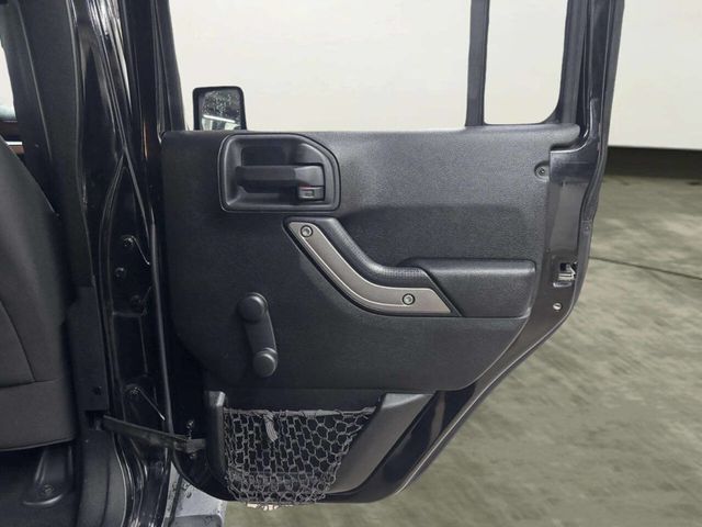 2014 Jeep Wrangler Unlimited Sport 4x4 4dr SUV - 22982279 - 17