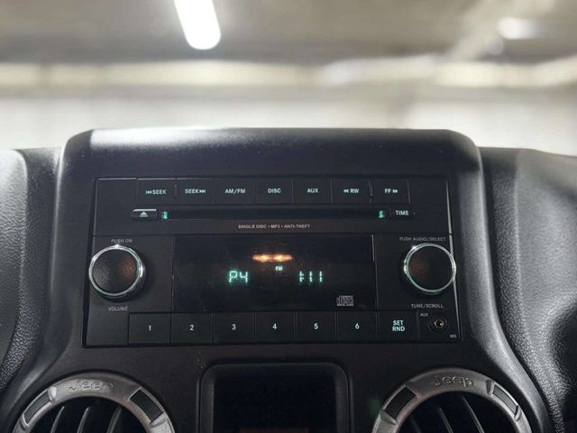 2014 Jeep Wrangler Unlimited Sport 4x4 4dr SUV - 22982279 - 24