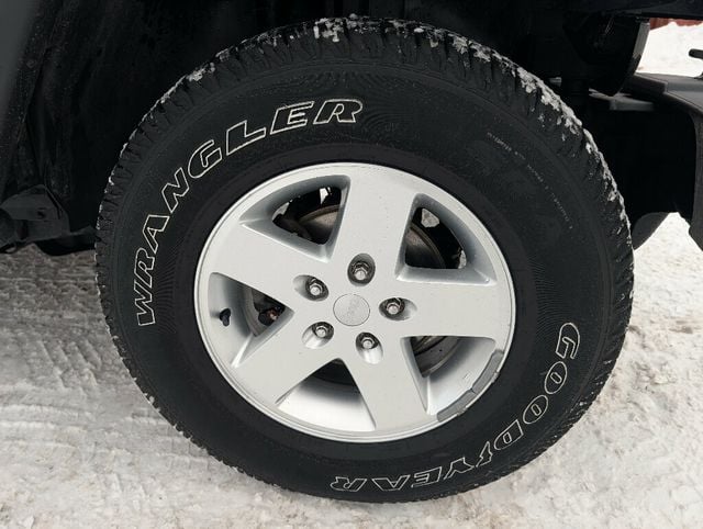 2014 Jeep Wrangler Unlimited Take the road less traveled... - 22974902 - 13