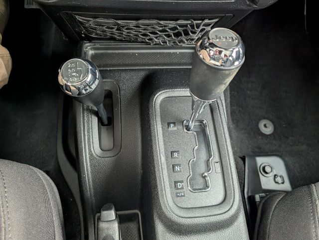 2014 Jeep Wrangler Unlimited Take the road less traveled... - 22974902 - 25