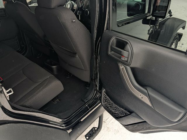 2014 Jeep Wrangler Unlimited Take the road less traveled... - 22974902 - 30