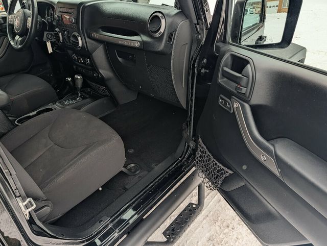 2014 Jeep Wrangler Unlimited Take the road less traveled... - 22974902 - 31