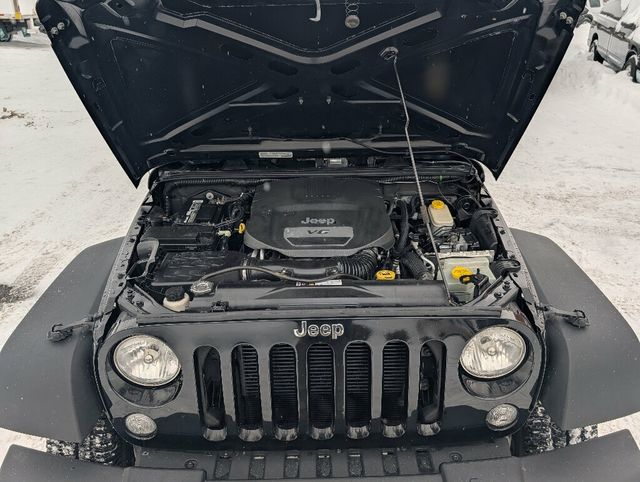 2014 Jeep Wrangler Unlimited Take the road less traveled... - 22974902 - 33