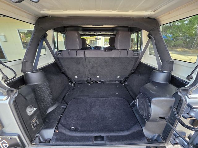 2014 Jeep Wrangler Unlimited Unlimited Sahara - 22993319 - 13