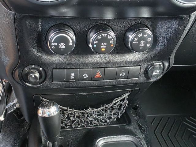 2014 Jeep Wrangler Unlimited Unlimited Sahara - 22993319 - 18