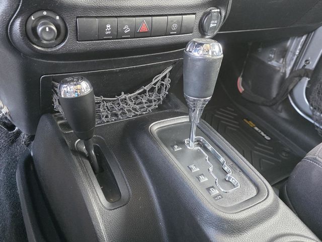 2014 Jeep Wrangler Unlimited Unlimited Sahara - 22993319 - 19