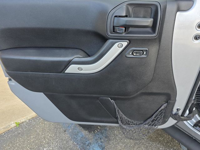 2014 Jeep Wrangler Unlimited Unlimited Sahara - 22993319 - 28