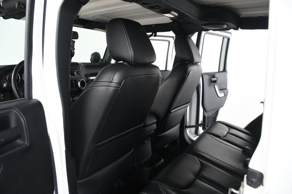 Jeep Wrangler photo 13