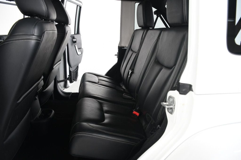 Jeep Wrangler photo 14