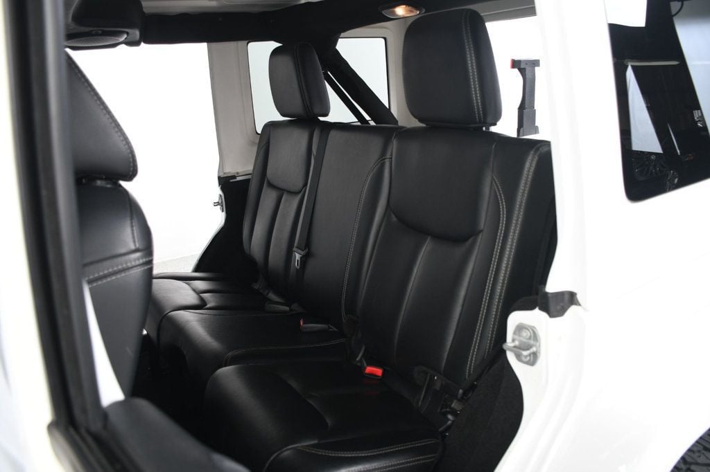 Jeep Wrangler photo 15