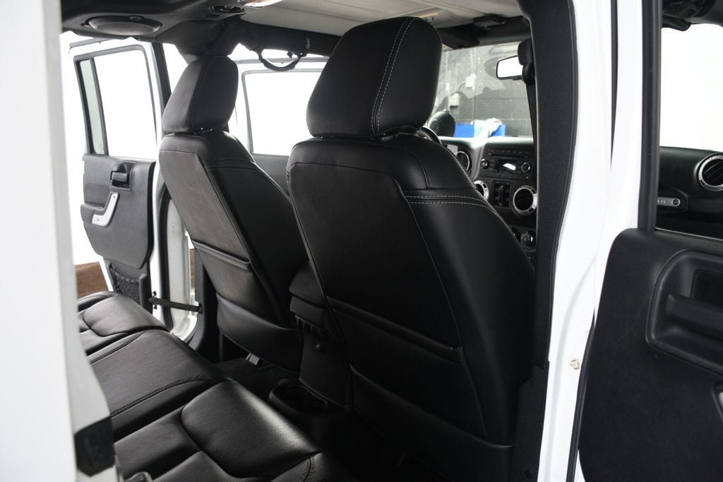 Jeep Wrangler photo 26