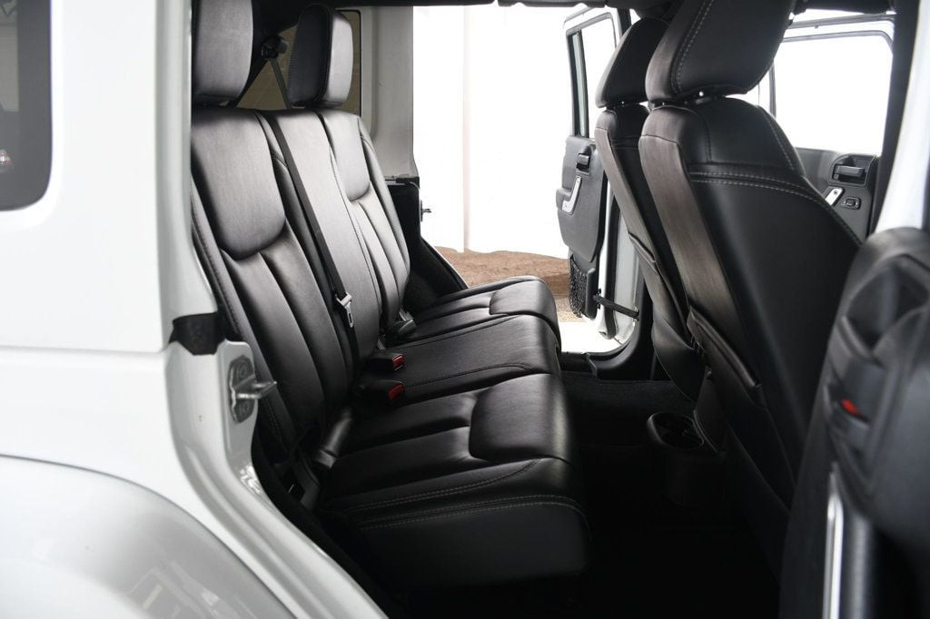 Jeep Wrangler photo 27