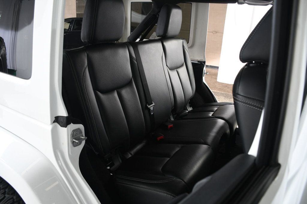 Jeep Wrangler photo 28