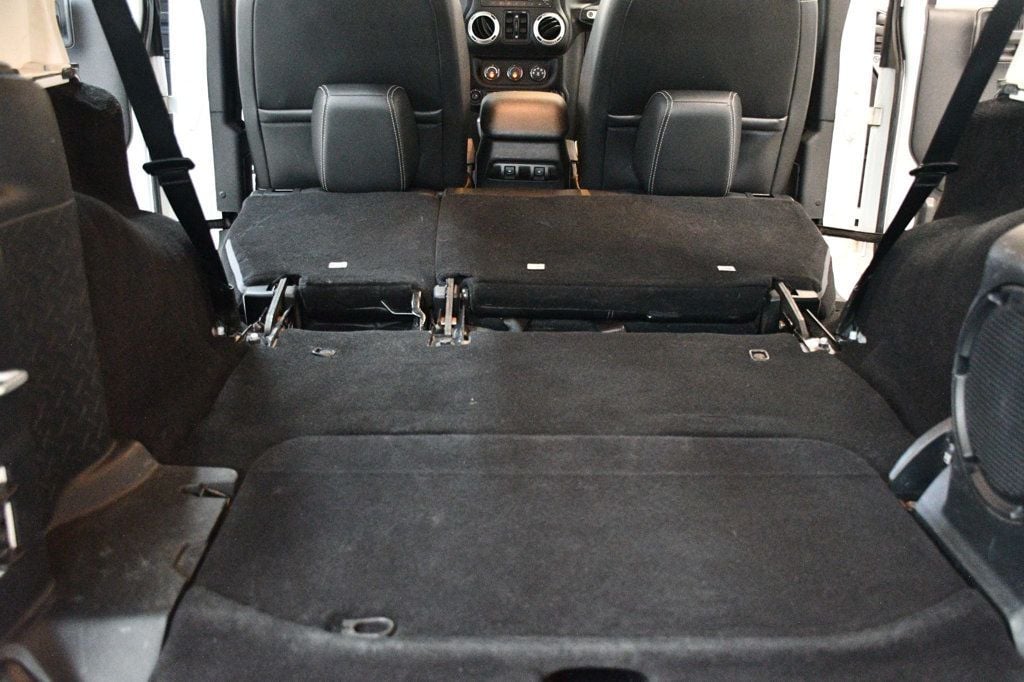 Jeep Wrangler photo 29