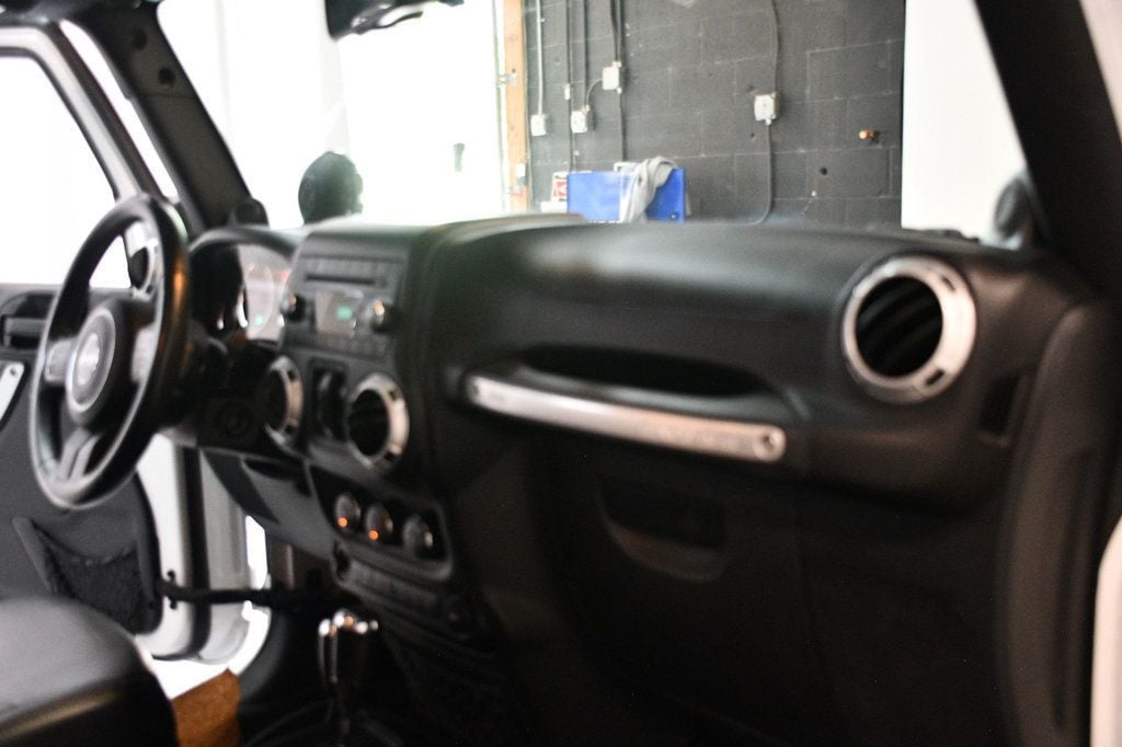 Jeep Wrangler photo 33