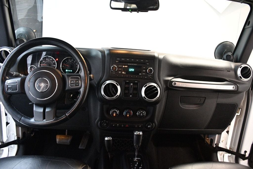 Jeep Wrangler photo 9