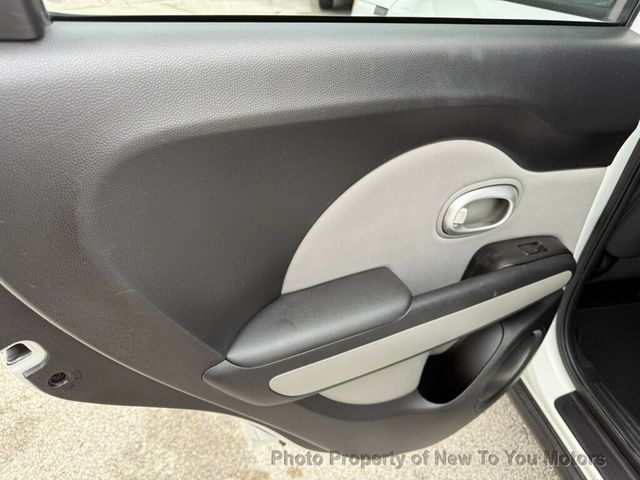 2014 Kia Soul 5dr Wagon Automatic - 22993623 - 17